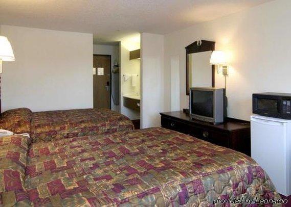 Rodeway Inn Cedar Rapids Room photo
