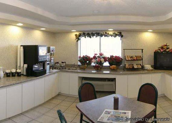 Rodeway Inn Cedar Rapids Restaurant photo