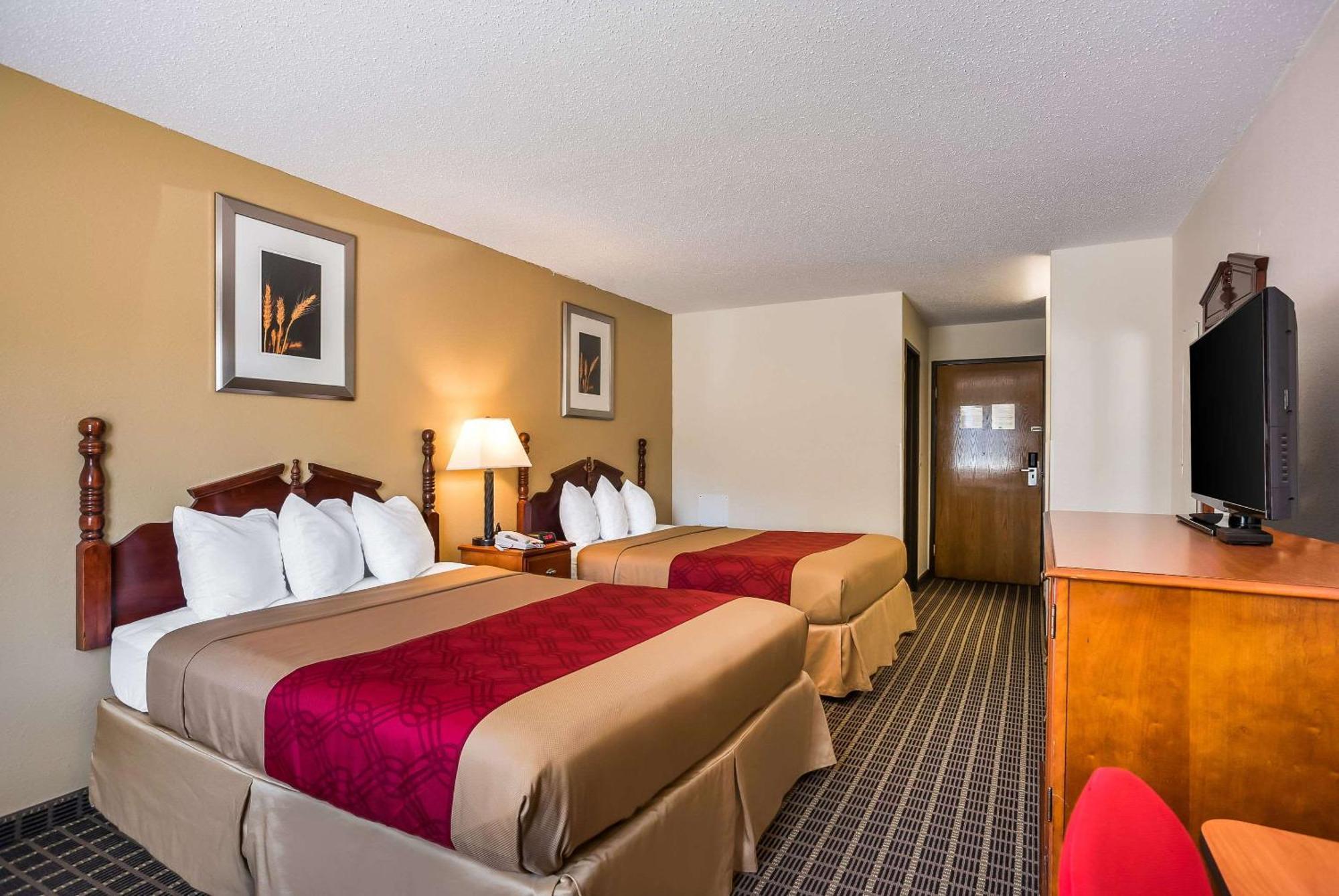 Rodeway Inn Cedar Rapids Exterior photo