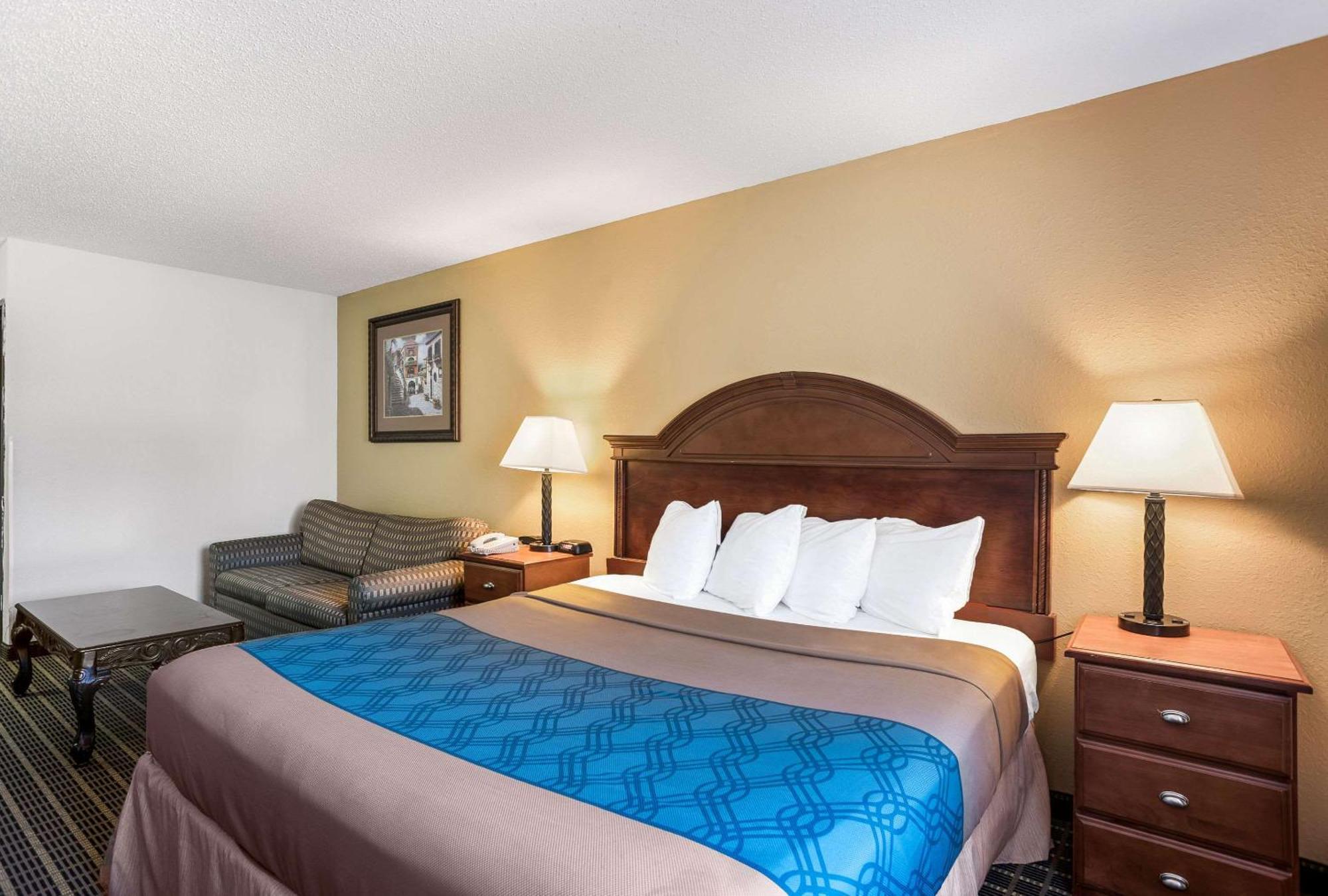 Rodeway Inn Cedar Rapids Exterior photo