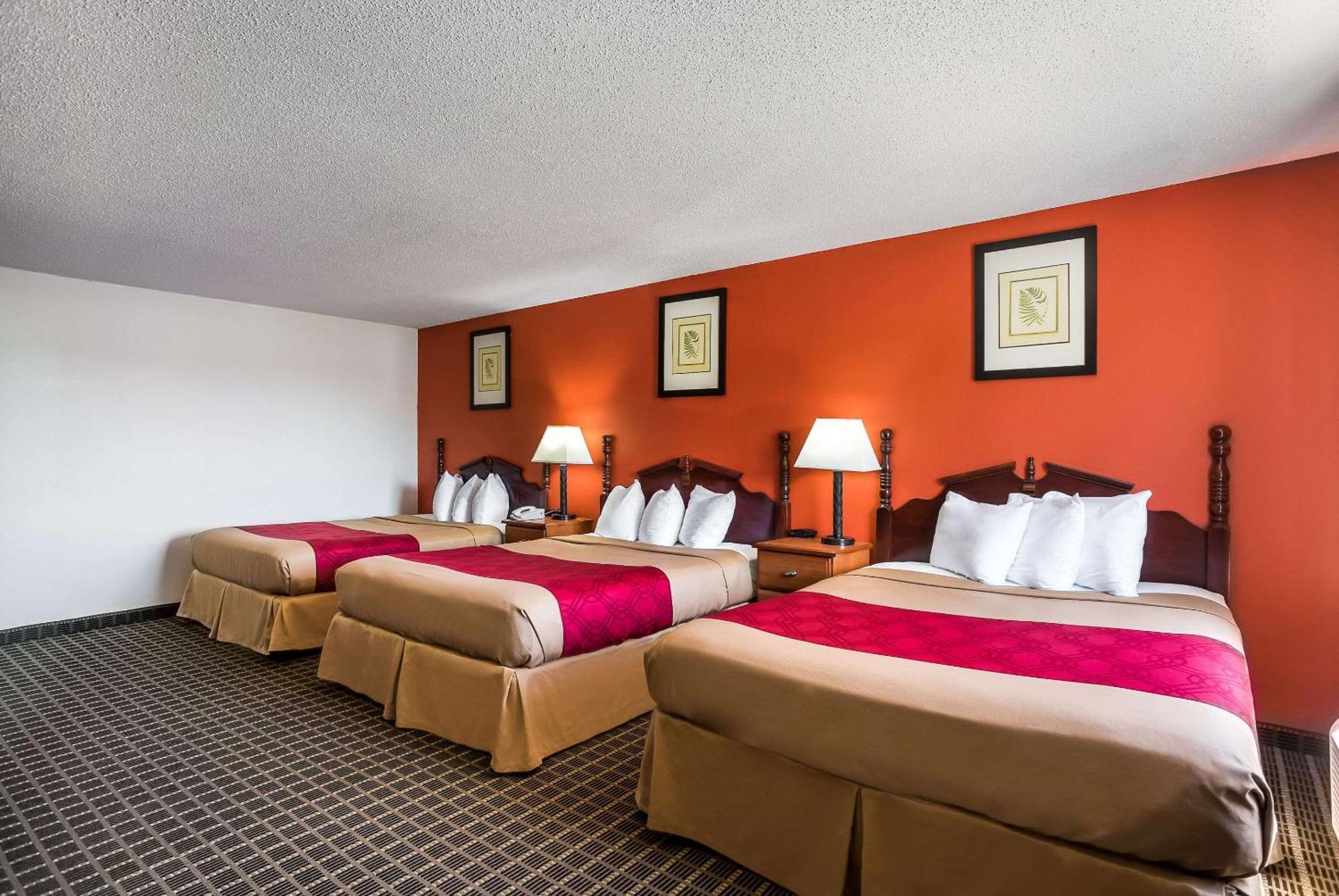Rodeway Inn Cedar Rapids Exterior photo