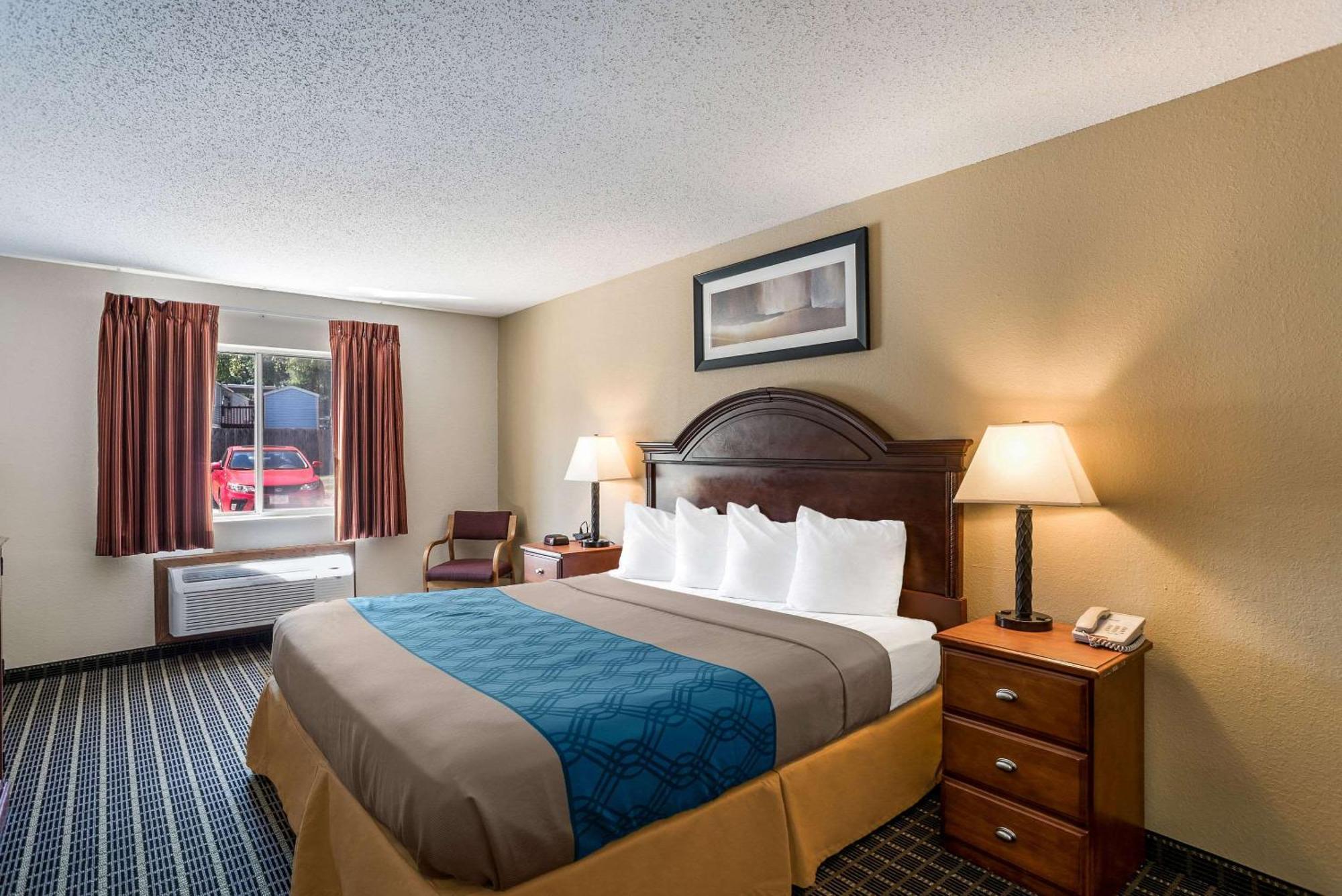 Rodeway Inn Cedar Rapids Exterior photo