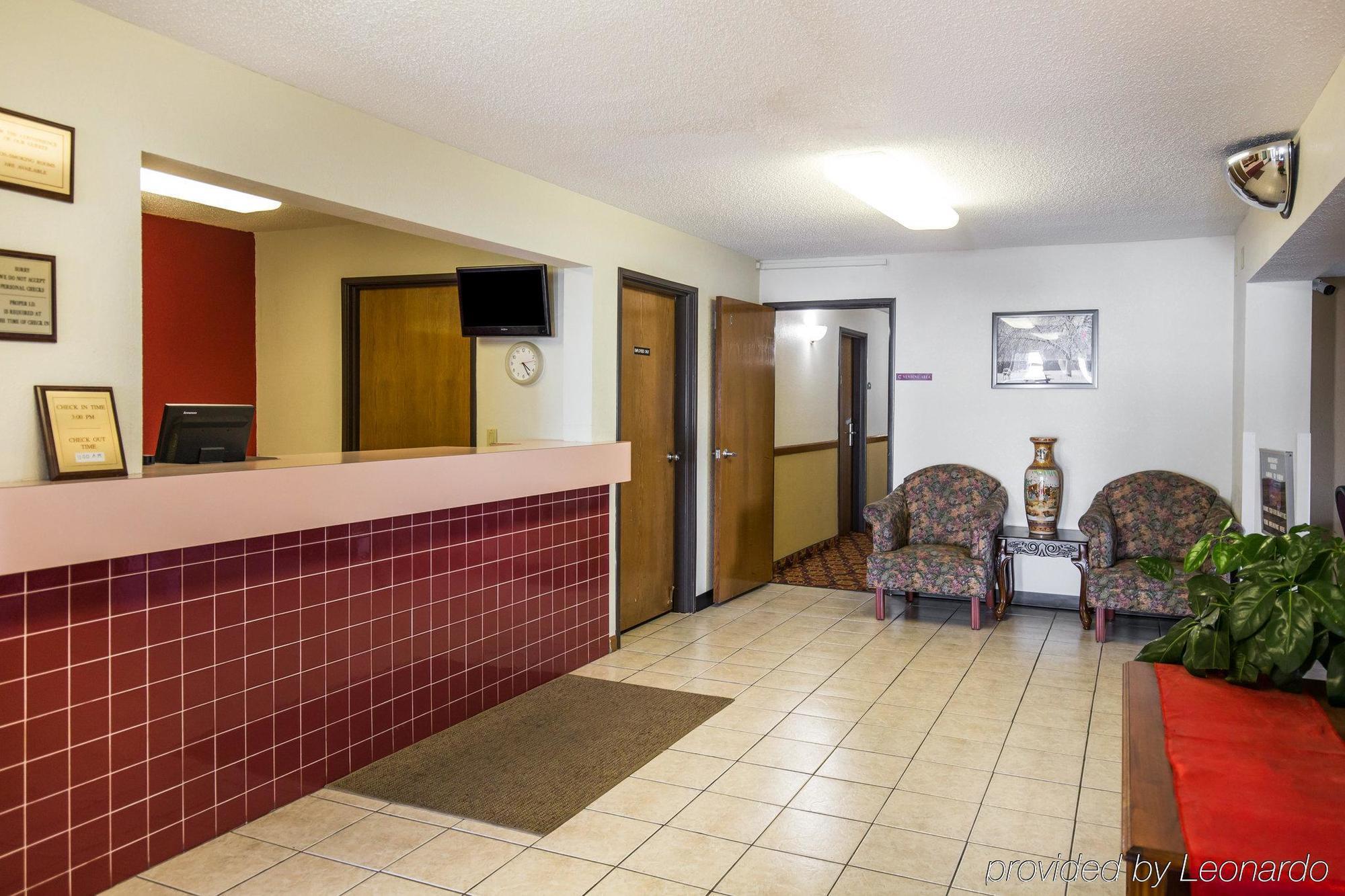 Rodeway Inn Cedar Rapids Exterior photo